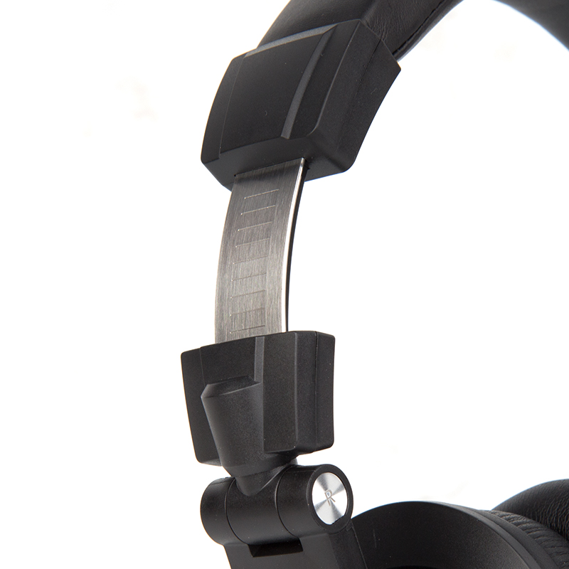 how to choose studio headphones