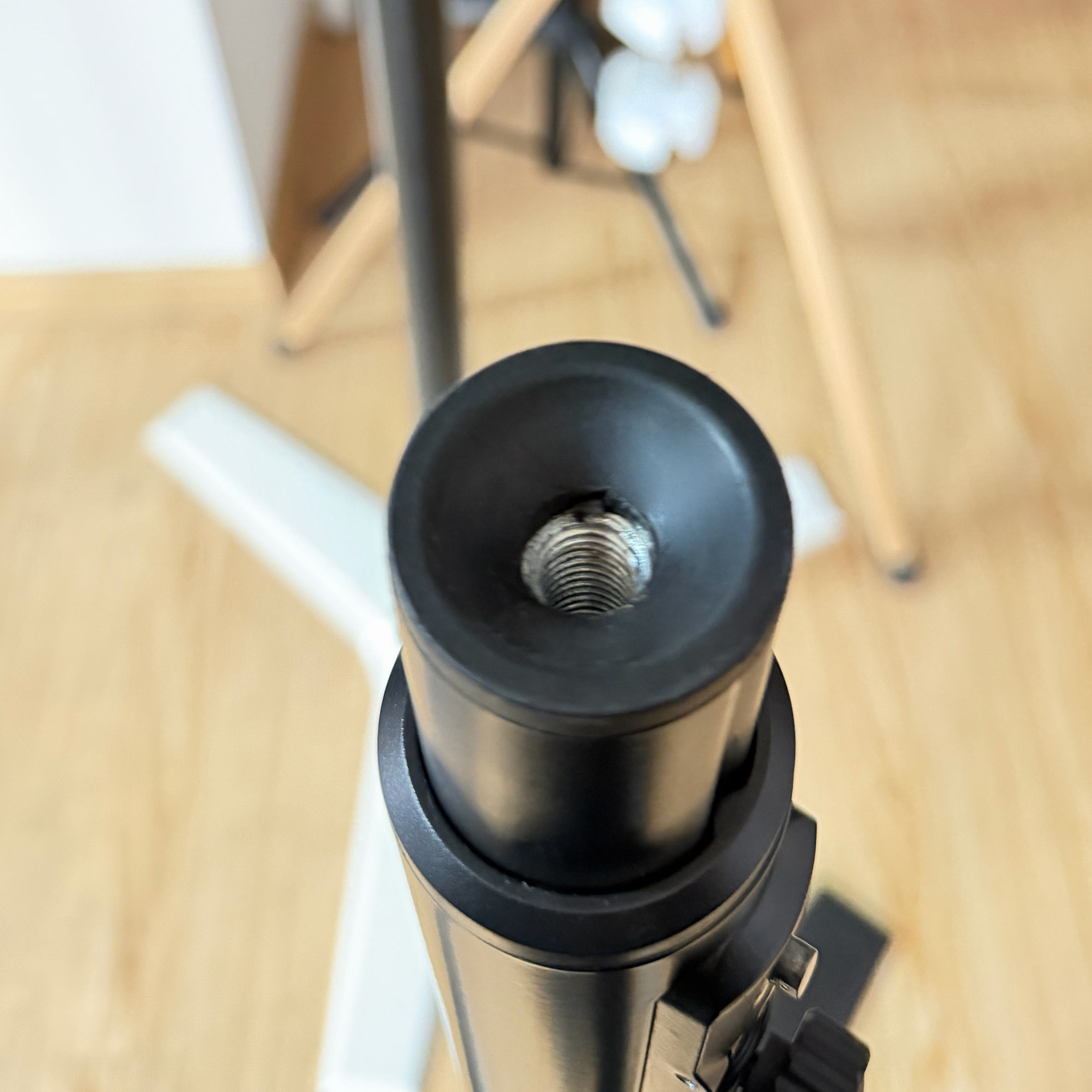 Close up of auto-lock clutch and M10 top screw hole on professional DJ stand