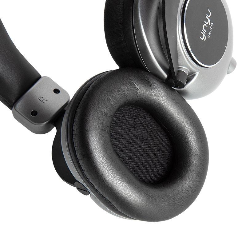 Closed back Monitoring Headphone
